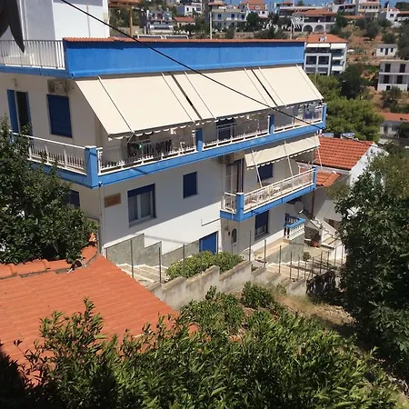Kostas *